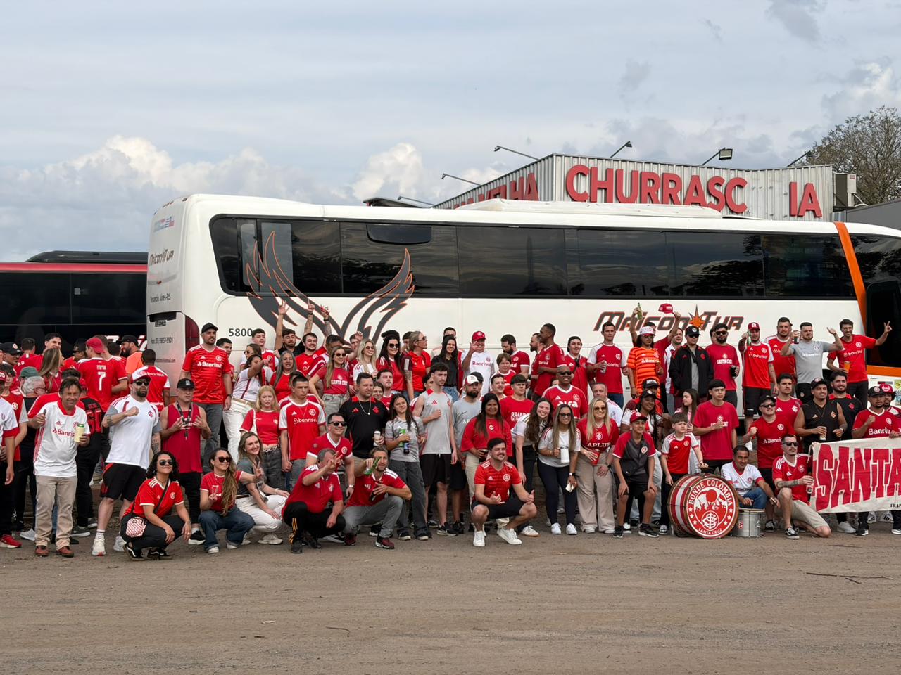 Suasana Stadion Beira-Rio di Porto Alegre dengan pendukung Internacional mengenakan jersey merah menjelang laga Gre-Nal.